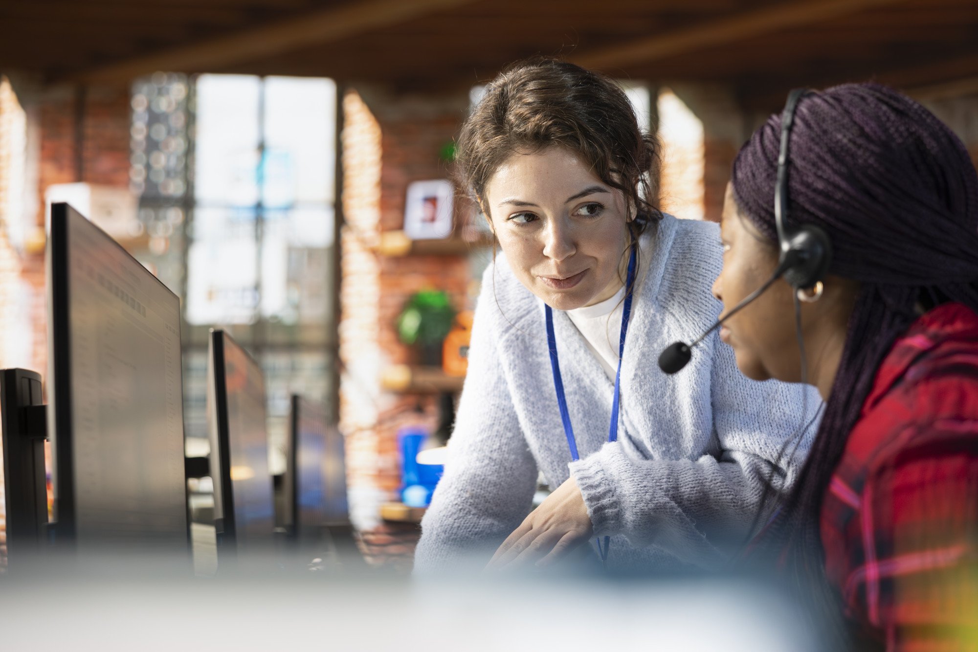 Medewerkers in meldkamer
